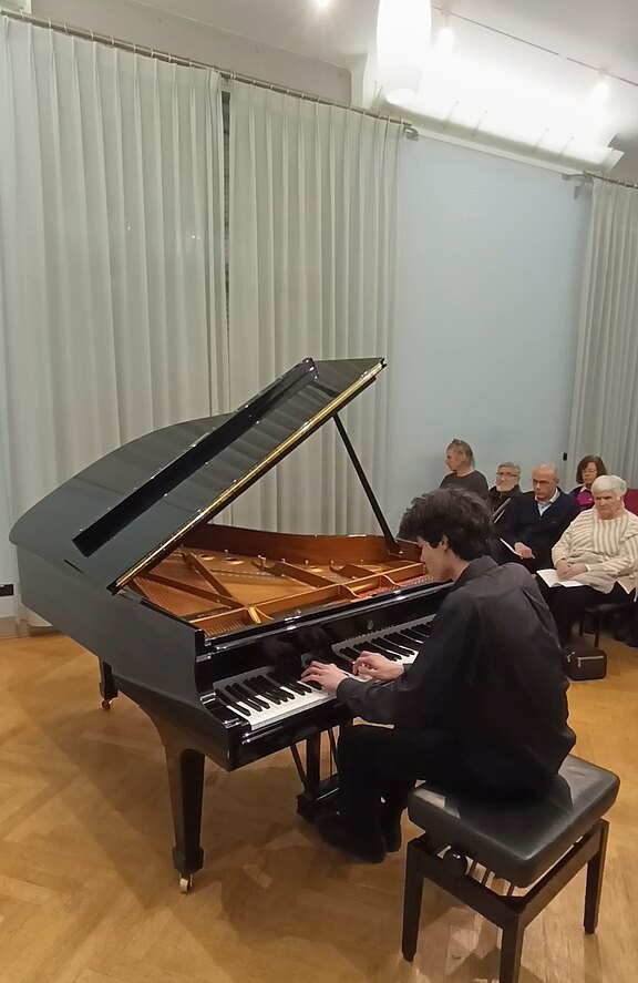 16-jähriger Andrian Boelcke spielt Liszt's "Etudes transcendantes" 16-jähriger Andrian Boelcke spielt Liszt's "Etudes transcendantes"